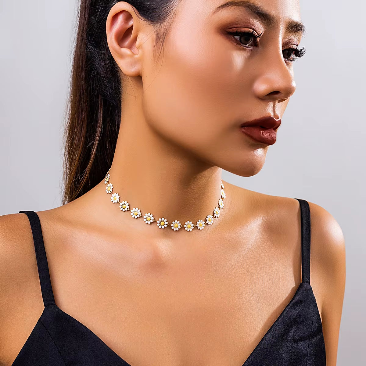 Kpop Flower Daisy Clavicle Chain Necklace for Women Summer Sweet Short Choker Fashion Statement Jewelry Gift Y2K Accessories