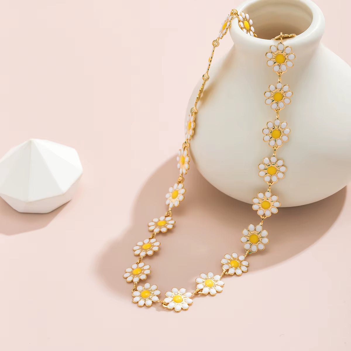 Kpop Flower Daisy Clavicle Chain Necklace for Women Summer Sweet Short Choker Fashion Statement Jewelry Gift Y2K Accessories