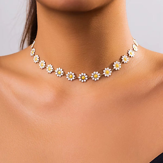Kpop Flower Daisy Clavicle Chain Necklace for Women Summer Sweet Short Choker Fashion Statement Jewelry Gift Y2K Accessories